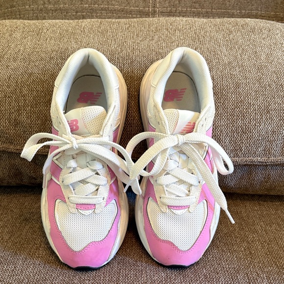 New Balance Cream and Pink 57/40 Sneakers - Picture 2 of 5